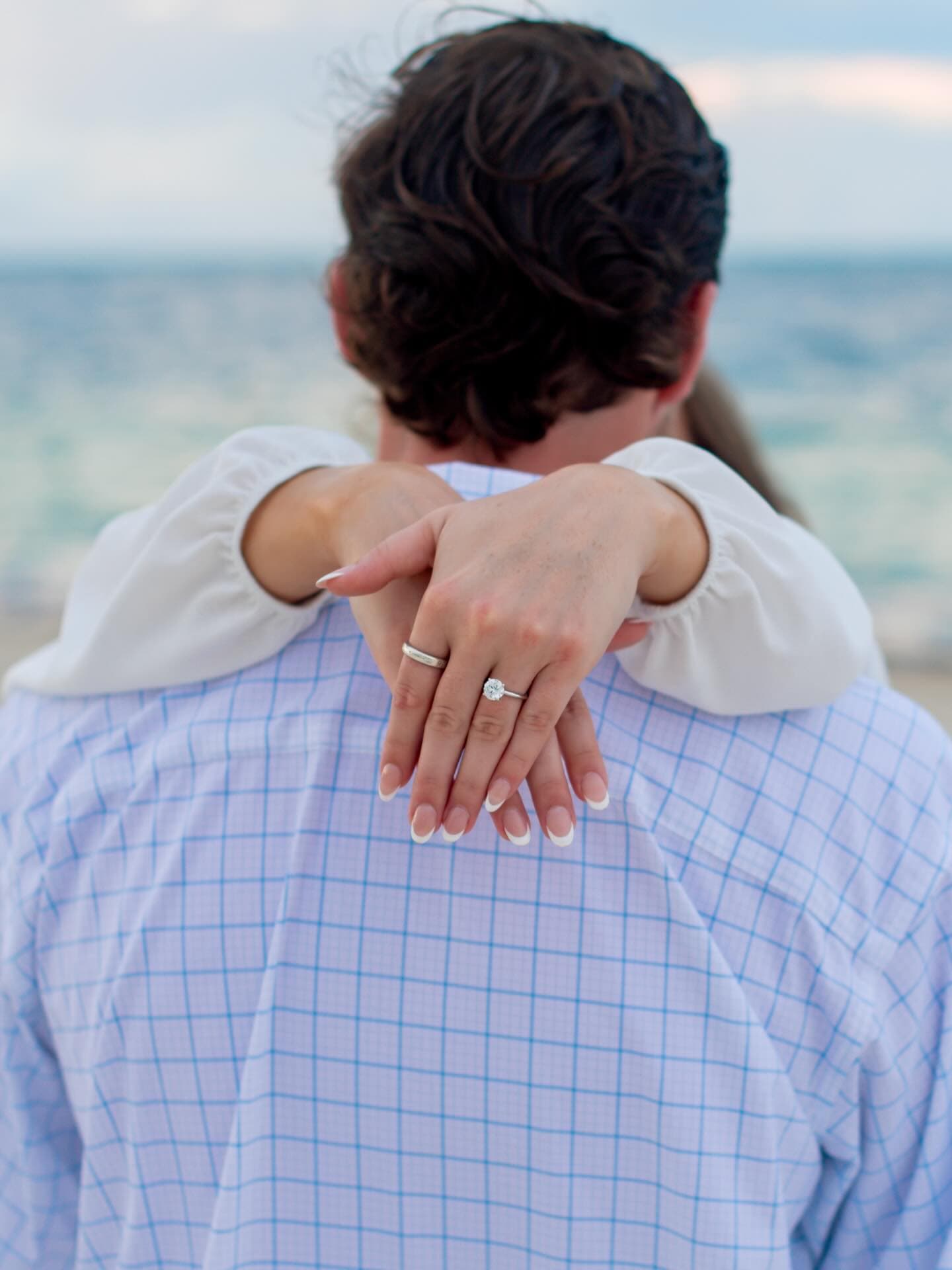 The ocean, the sunset, and a love story sealed with a Privosa ring. — Privosa couple