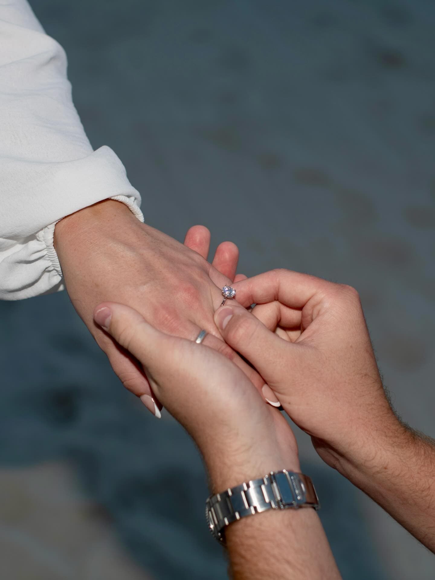 The ocean, the sunset, and a love story sealed with a Privosa ring. — Privosa couple