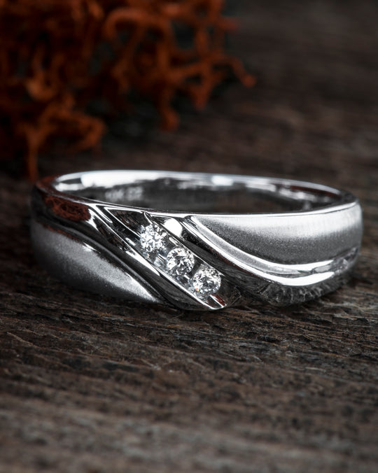 Men's Wedding Bands: The Journey of Arriving At The Best One For Your Groom!